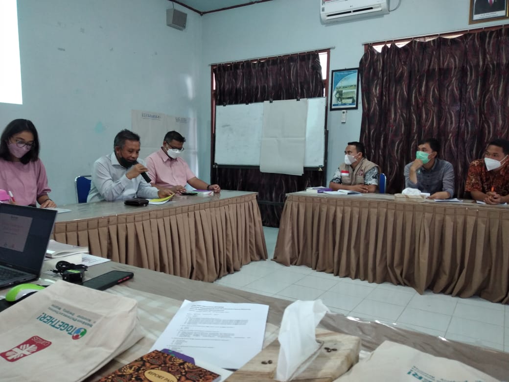 Pembina Tagana Kabupaten Lombok Timur menerima pelatihan SPHERE di  Kantor LPSDM Lombok Timur.