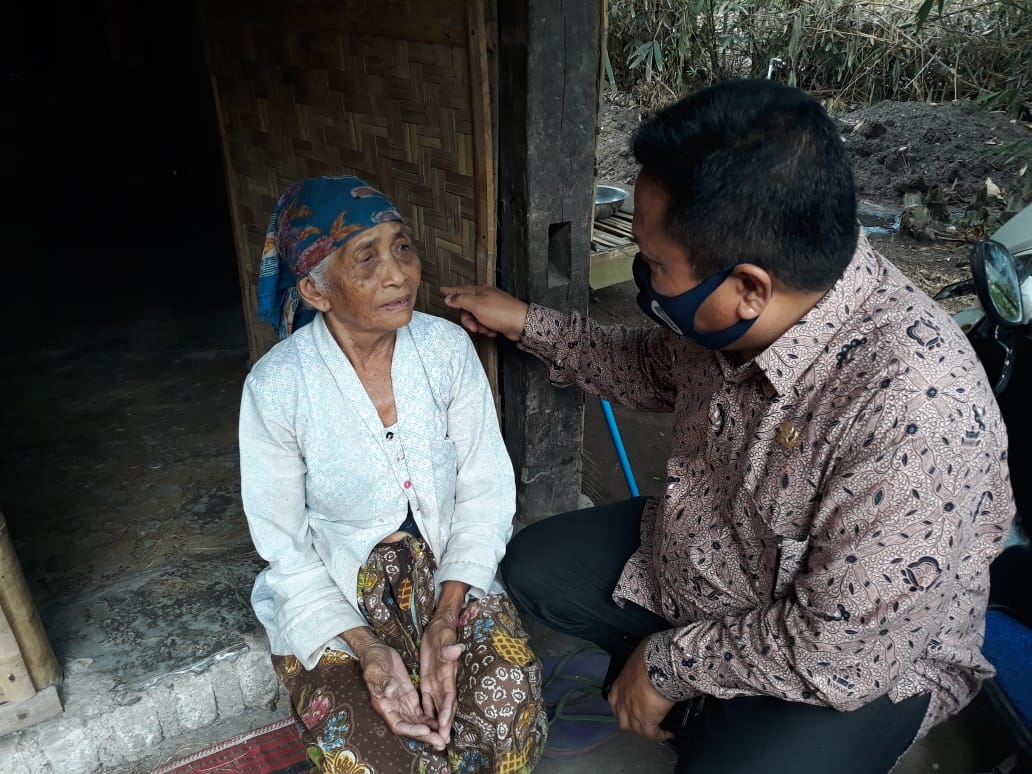 Dinas Sosial Lombok Timur Dekatkan Diri dengan Warga Terlantar 